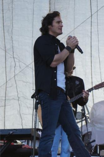  Shelton in the spotlight