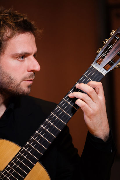 Classical guitarist Marcin Dylla goes 'Mano a Mano' in Tucson recital