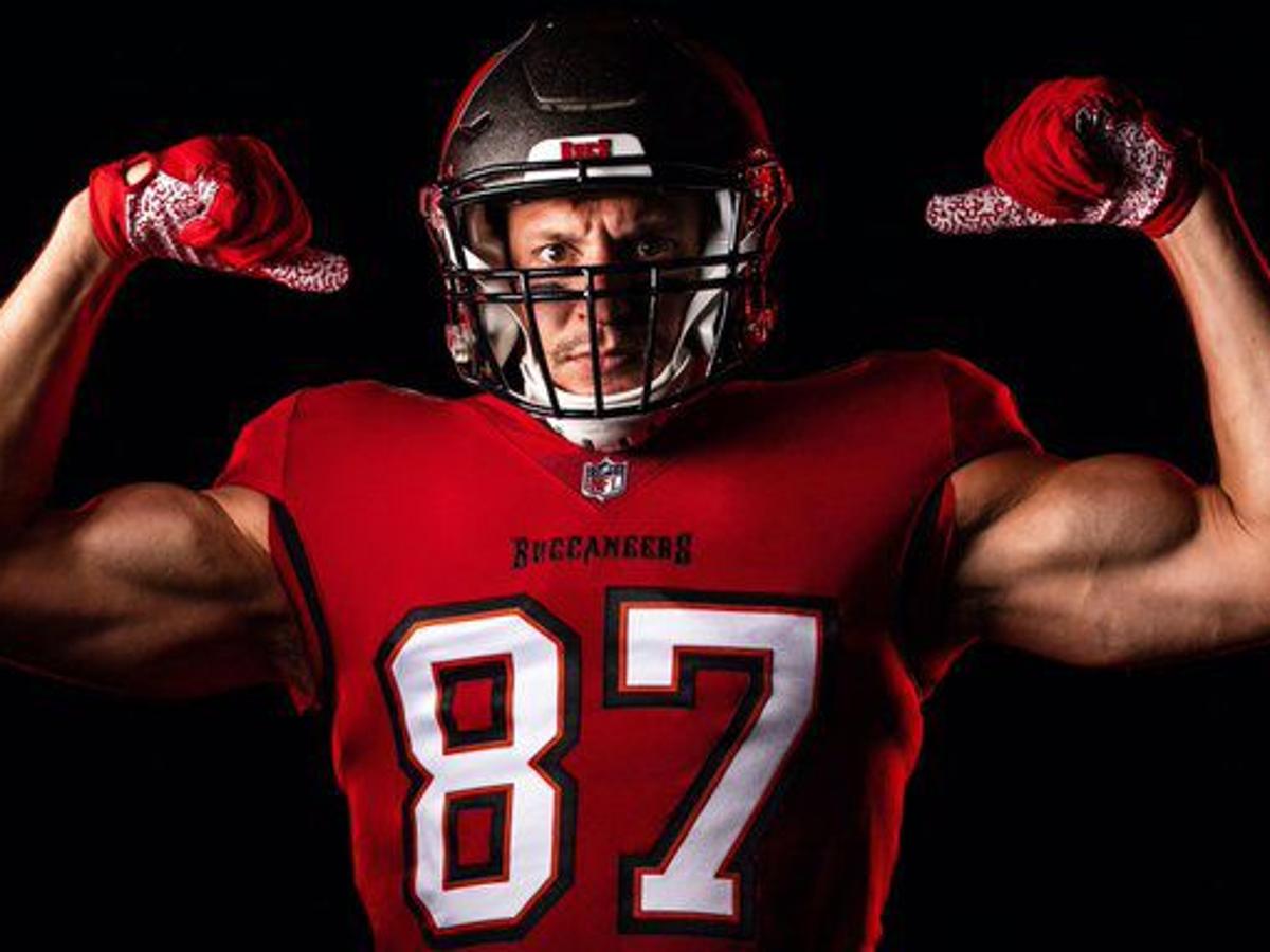 Tampa Bay Releases First Glimpse Of Ex Wildcat Rob Gronkowski In Bucs Uniform Arizona Wildcats Football Tucson Com