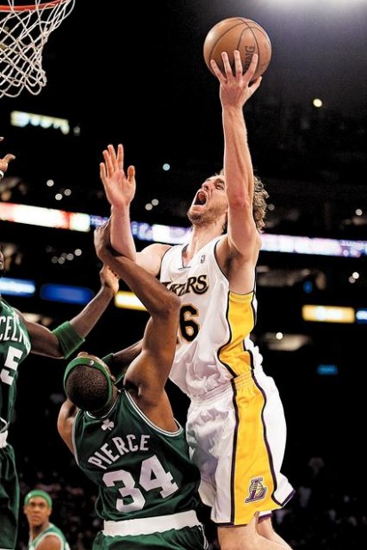 Gasol steps up in 4th quarter to power Lakers over Celtics  