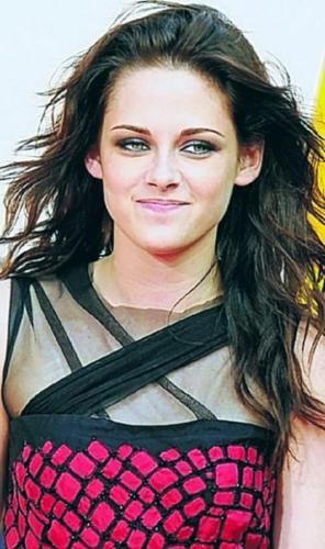 'Twilight' takes a bite out of competition  
