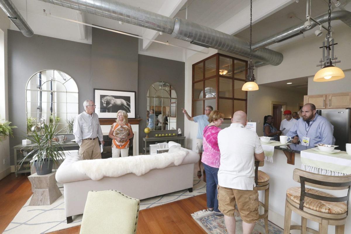 1001984618 Buffalo Living Tour kirkham
