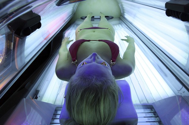 Bill would bar Arizona minors from artificial-tanning beds   