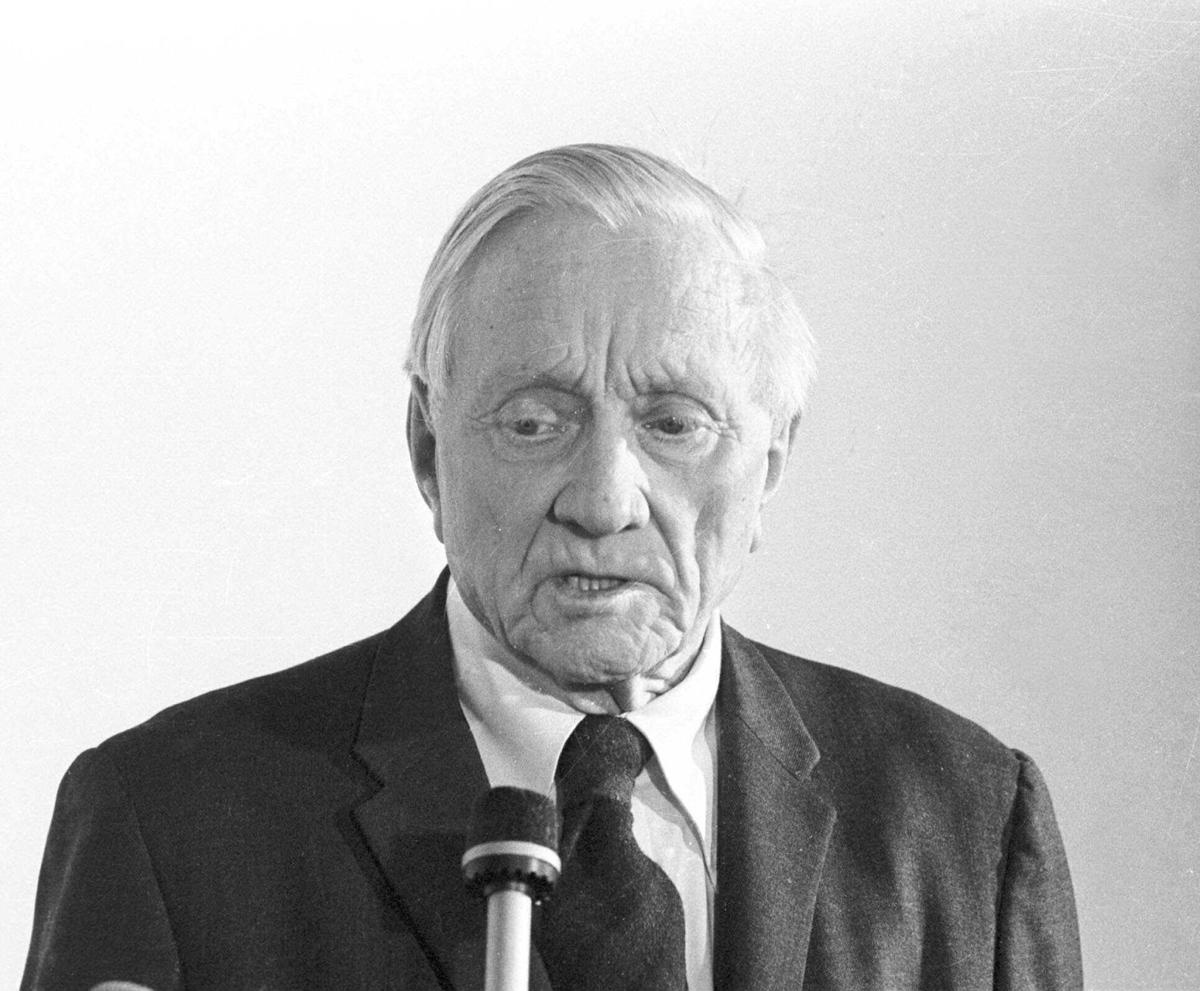 biographical account of justice william o douglas William o douglas on the supreme court william orville douglas, the longest-serving supreme court justice in us history, offers his views on the role of the court. biographical account of justice william o douglas William o douglas on the supreme court william orville douglas, the longest-serving supreme court justice in us history, offers his views on the role of the court.