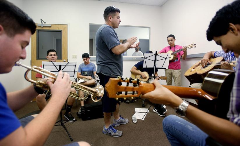 Los Changuitos Feos, mariachi (LE)