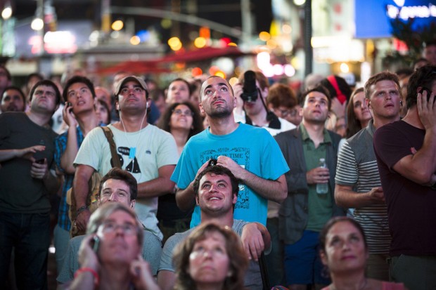 UA-run HiRISE camera snaps parachuting rover of Mars rover as it lands    