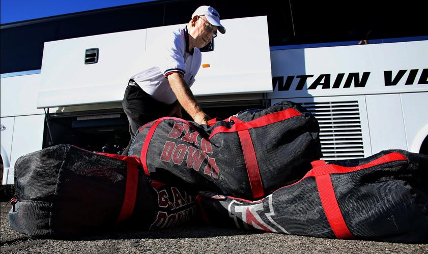 Arizona Wildcats depart for Omaha