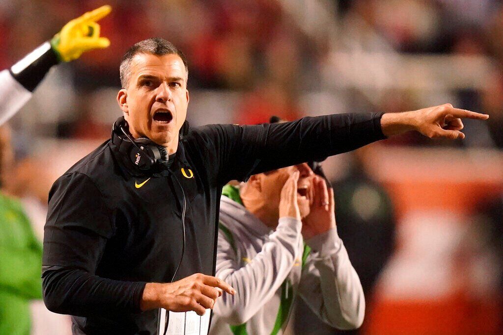 Oregon's Cristobal takes Miami coaching job after Diaz fired