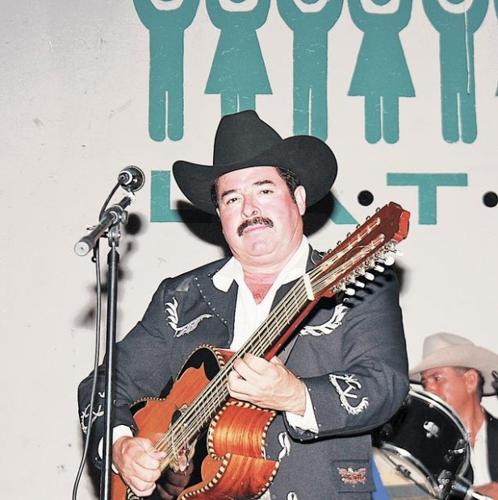 Llega Fidel Rueda a Las Cazuelitas  