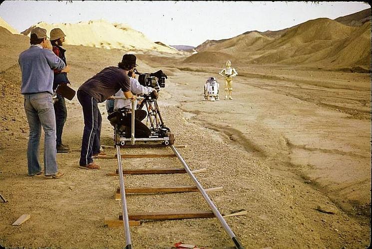Kenny Baker and Anthony Daniels perform on the set of "Star Wars: Episode VI - Return of the Jedi" (1983.)