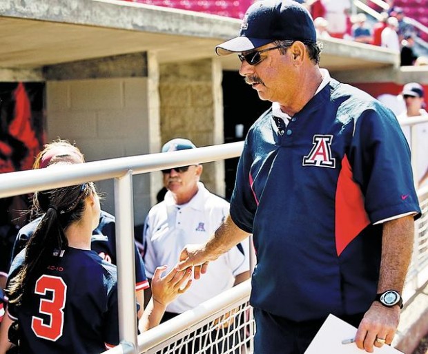 Greg Hansen: Poker-faced coach Candrea one of a kind  