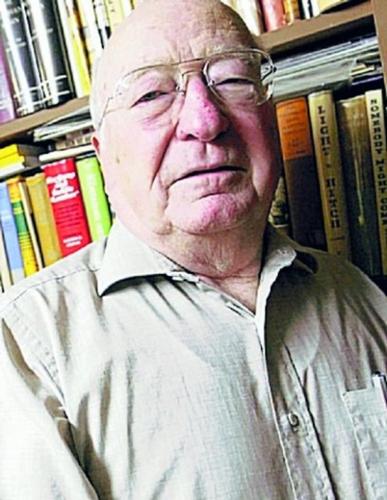 Entertainment Briefs: Miss Venezuela takes Miss Universe crown  