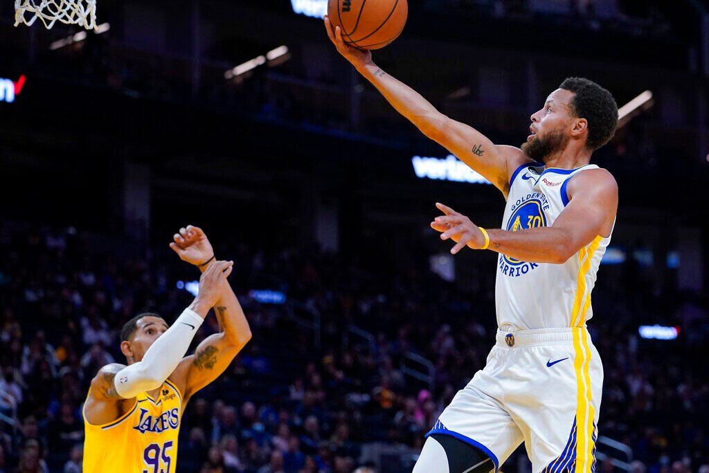 Stephen Curry writes hilarious message to Lonnie Walker after Lakers vs.  Warriors - Silver Screen and Roll