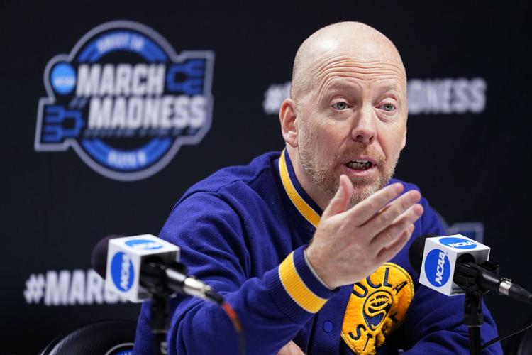 033022-tuc-spt-pac12hotline-p2