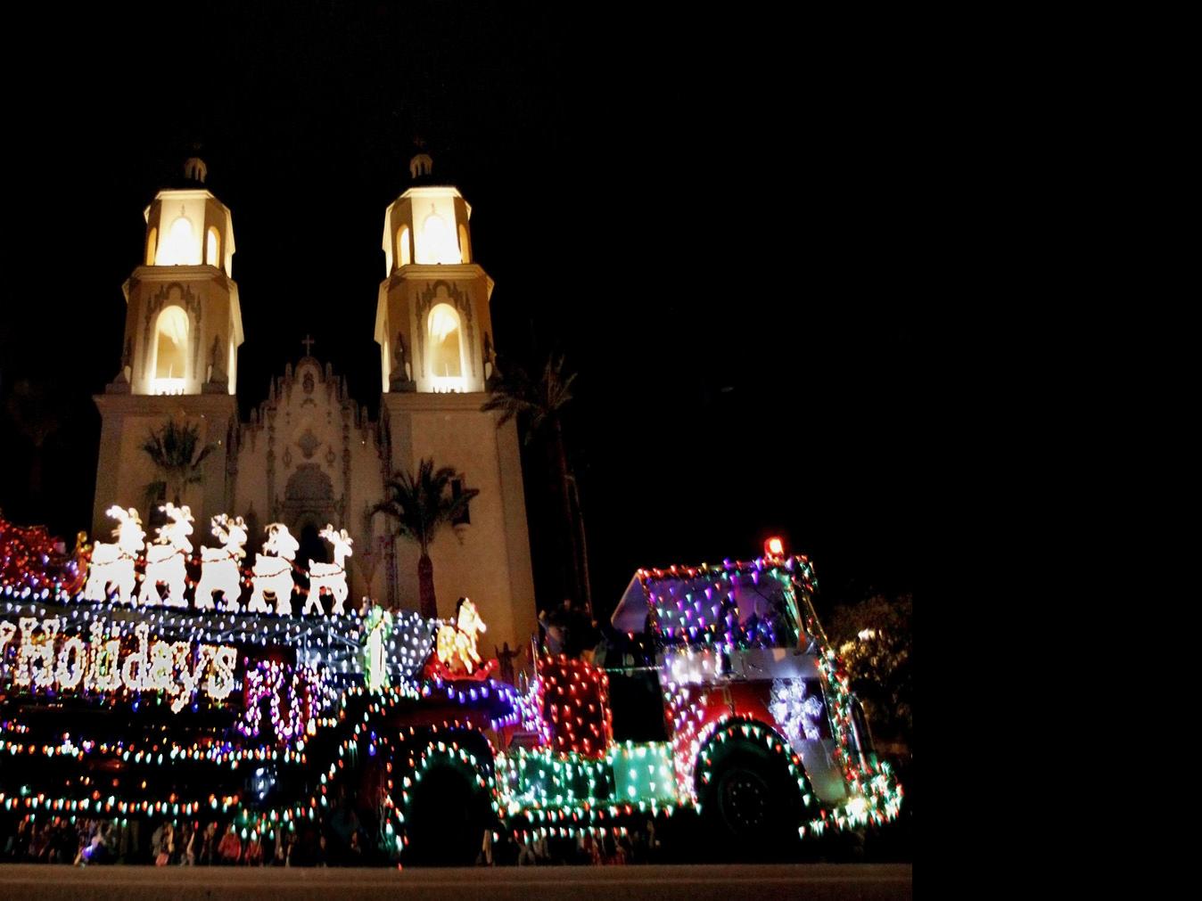 Tucson Christmas Parade 2021 Tucson S Parade Of Lights And Festival Is This Weekend Tucson Life Tucson Com