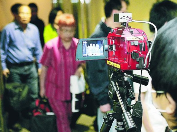 World takes drastic measures to ward off swine flu  