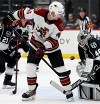 Roadrunners carry 4-point lead for last playoff spot into final 4 regular-season games
