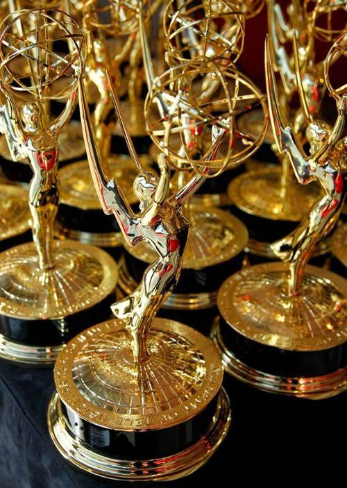 Emmy Award statuettes are lined up on a table in the media center at the 62nd annual Primetime Emmy Awards in Los Angeles, California August 29, 2010.   REUTERS/Danny Moloshok   (UNITED STATES - Tags: ENTERTAINMENT)  (EMMYS/BACKSTAGE)
