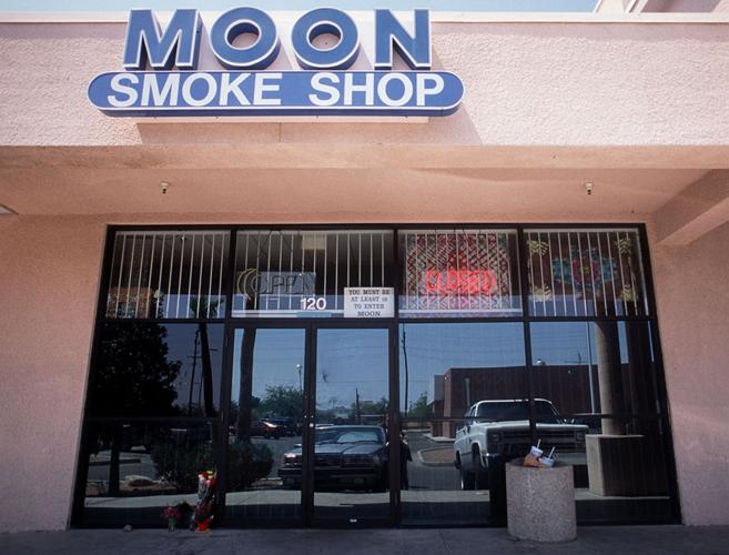 2 men shot to death at smoke shop