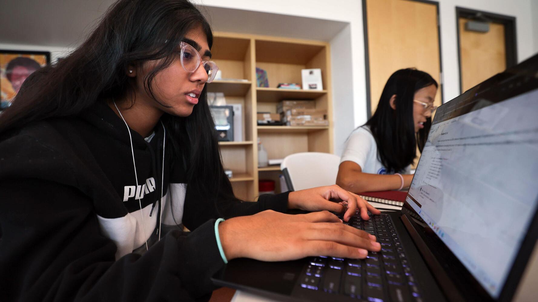 Tucson summer camp teaches girls to be future STEM leaders - Vimarsana News