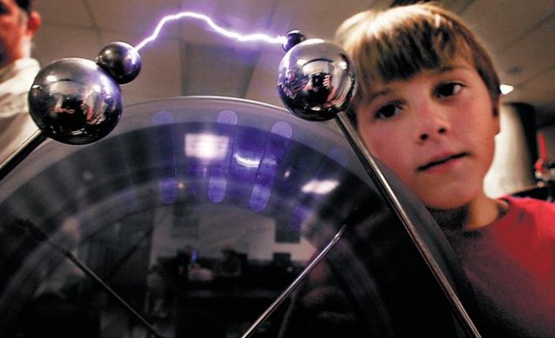 Earthbound kids reach out to moon  