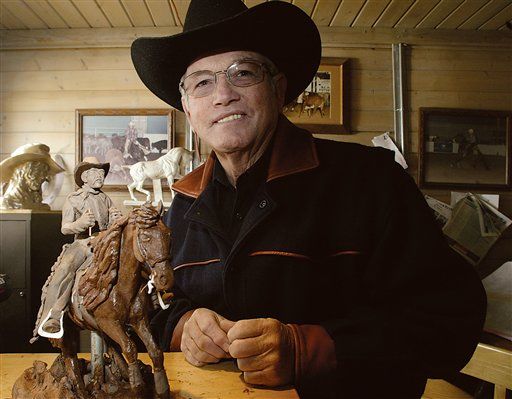 Trainer premieres as sculptor at Scottsdale horse show  