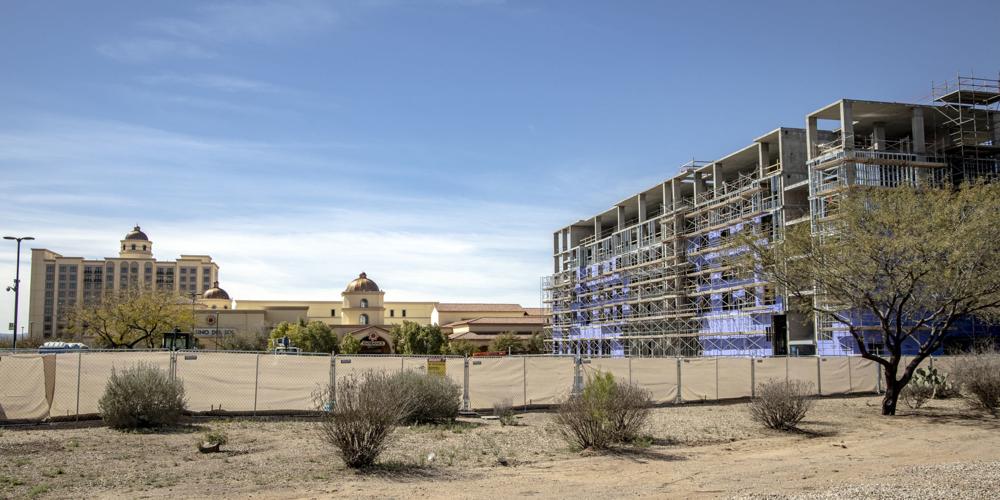 Estrella at Casino Del Sol (Spanish)