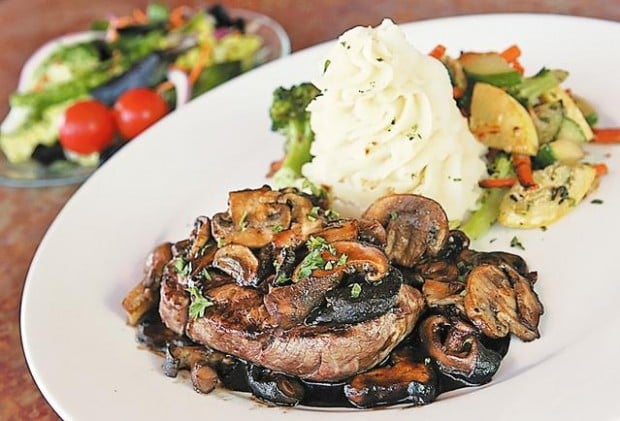 Tucson Restaurant Review : Skybox may succeed where 8 others failed  