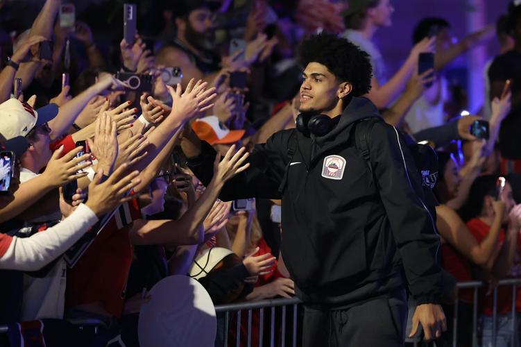 Fans celebrate the Arizona Wildcats