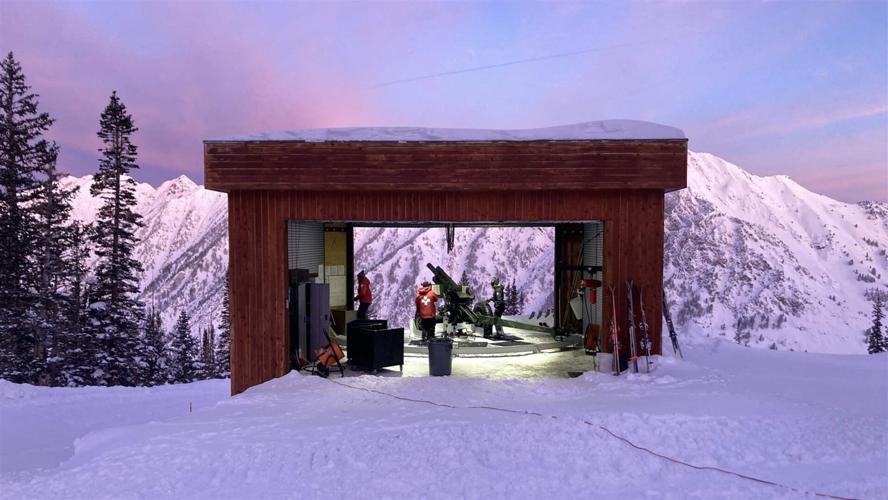 US-NEWS-AVALANCHES-ROADS-1-SH