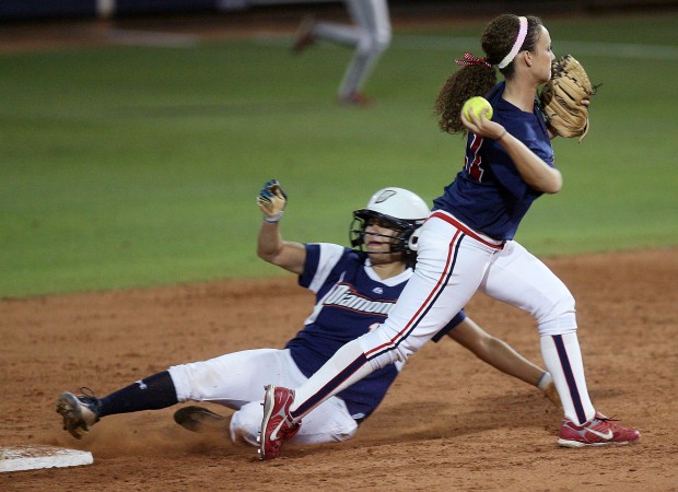 Jennie hears cheers playing final game   