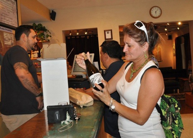 Wineries fear loss of sales on Net   