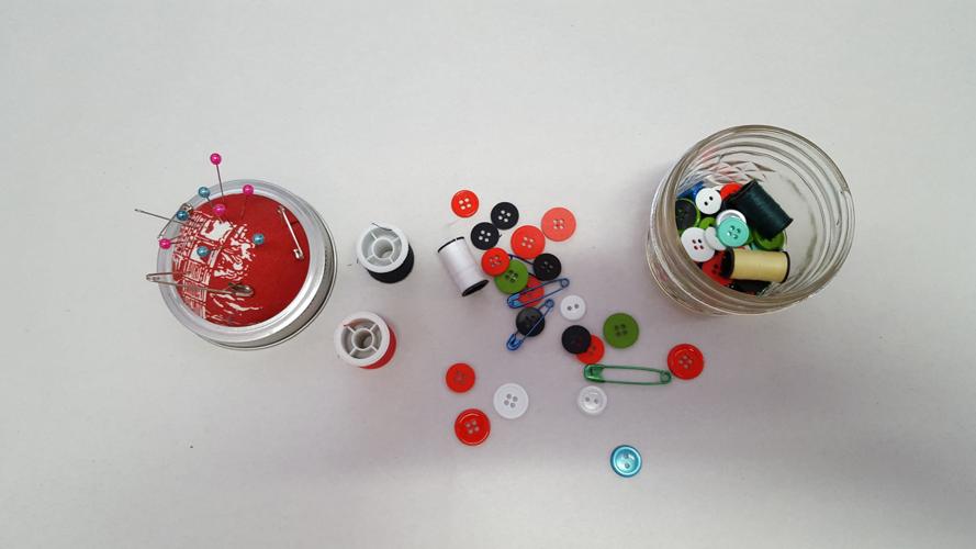 DIY gift ideas sewing kit in a jar 1