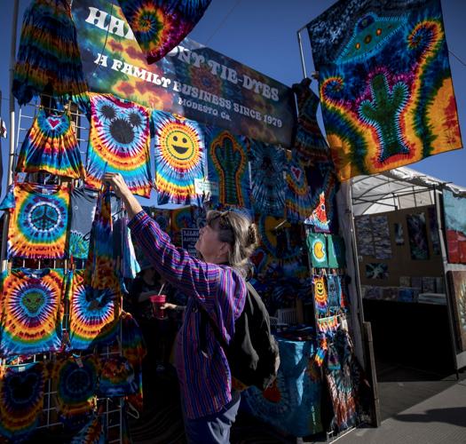 Fourth Avenue Winter Street Fair (LE)