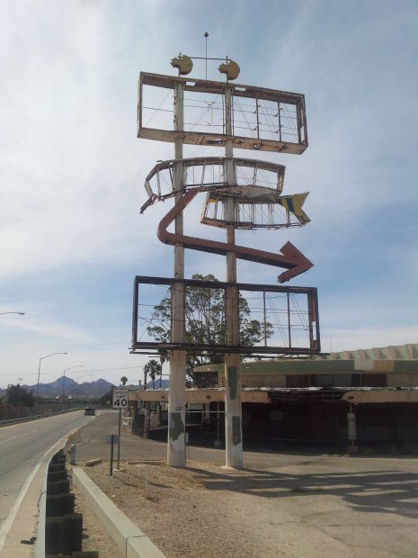 South Tucson sign is an eyesore, must come down