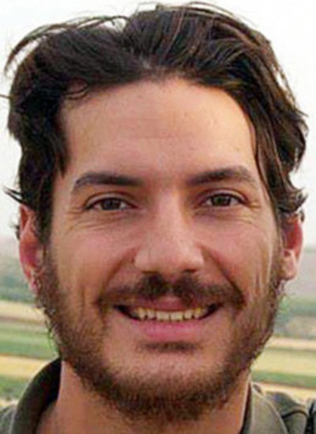 Video shows captured US journalist alive    