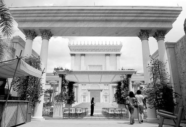 Theme park draws Christians  