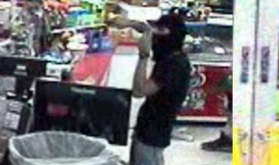 Investigators seek robber who carried machete