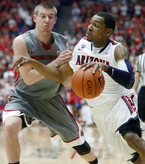 Arizona basketball: Clutch Lyons holds his own    