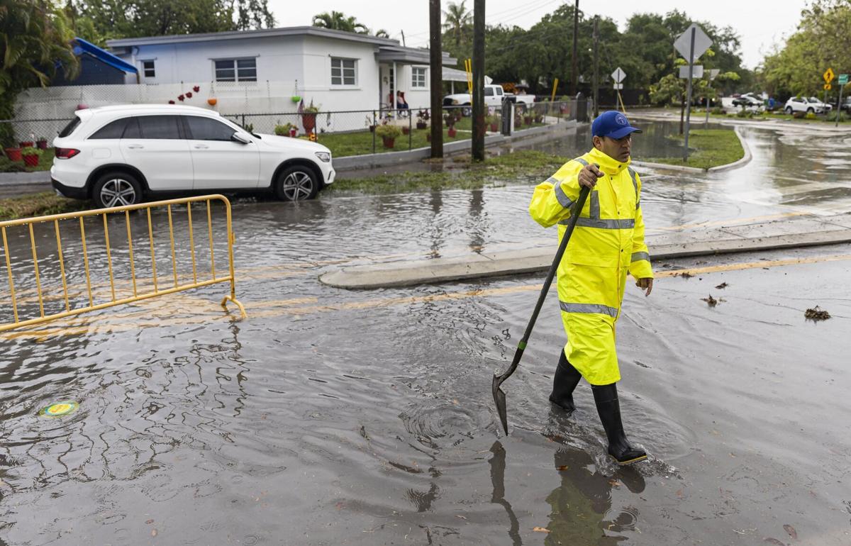 U.S. East Coast likely to dodge Hurricane Joaquin, but flooding looms