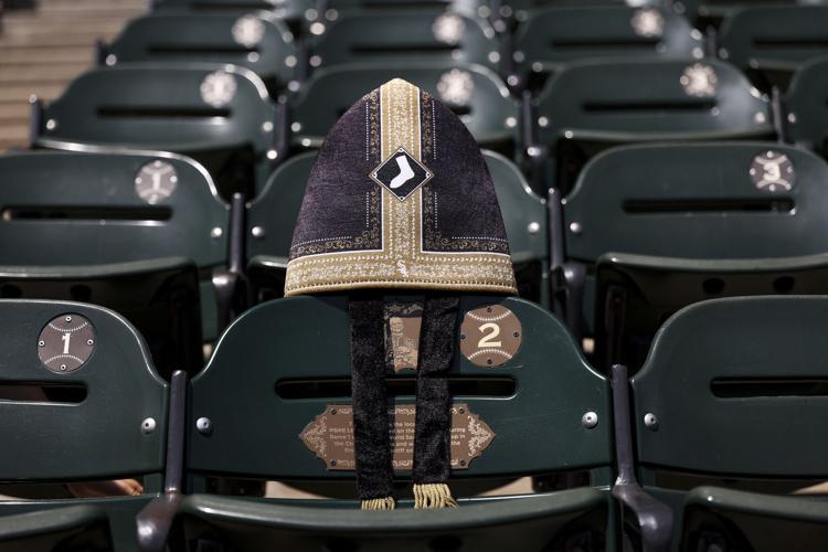 SPORTS-BBA-WHITESOX-POPE-HAT-SPORTSPLUS-FILEPIC-1-MCT