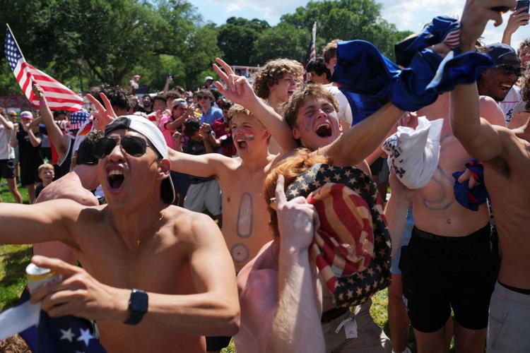 SOCCER-WORLDCUP-USA-AUS/FANS