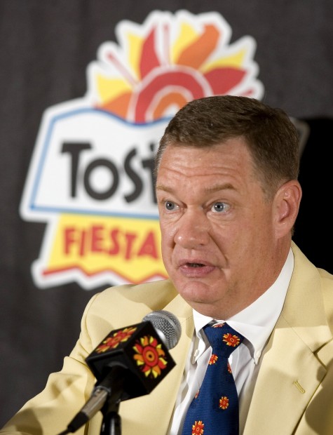 Former Fiesta Bowl leader to plead guilty    
