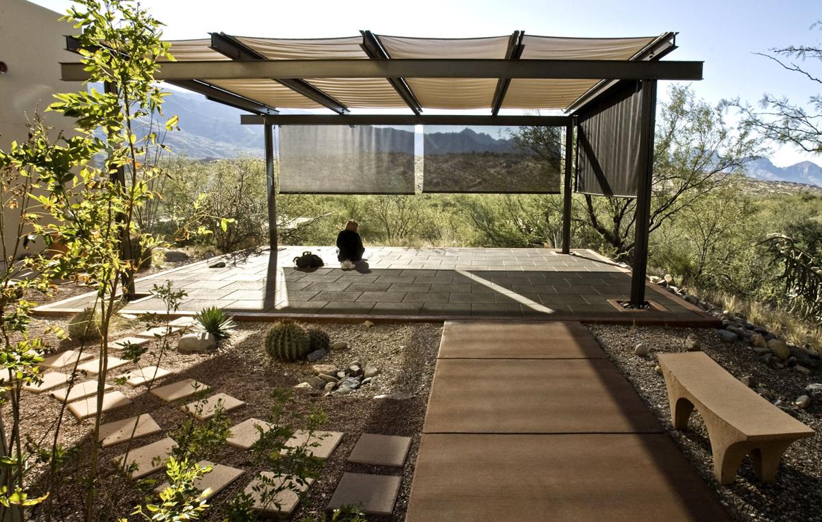Mirival resort Whether you're on family vacation, finally getting that second honeymoon, or traveling for work, Tucson, Arizona offers traditional hotels as well as luxury resorts, bed & breakfasts, guest ranches and vacation rentals. View hotel deals, maps & photos.