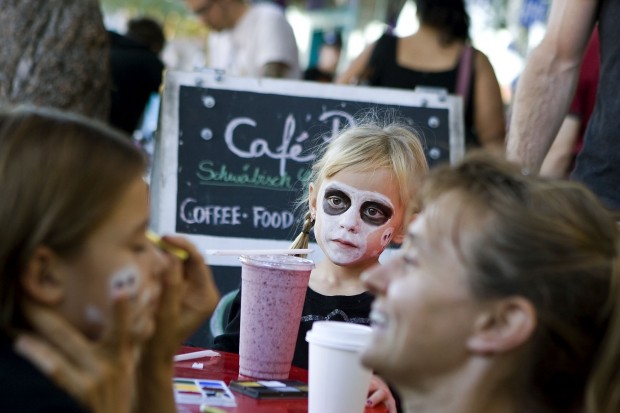 All Souls Procession celebra 20 años de tradición y alegría   