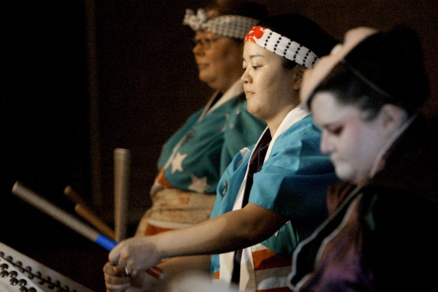 Troupe keeps kabuki tradition alive   