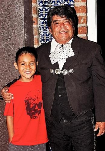 Mariachi Idol en La Fuente Restaurant  