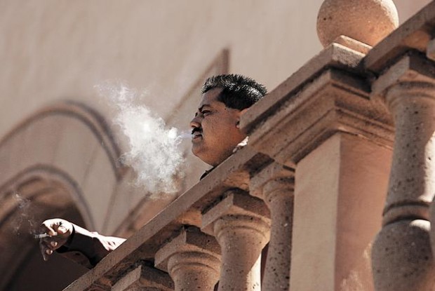 2 big hotel chains go smokeless, stub out cigarette use in rooms  