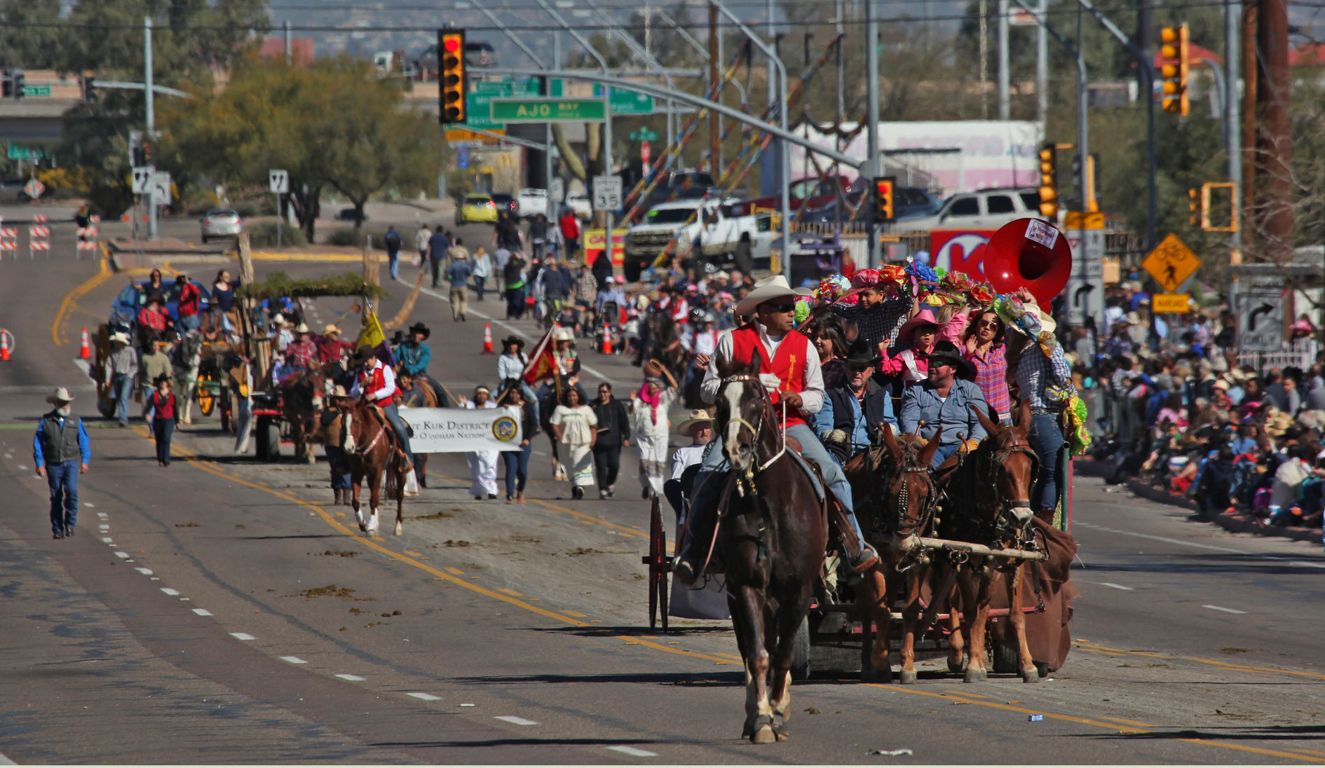 Tucson Rodeo Parade 2 200 People 650 Horses And 128 Floats   58a1f0e809fad.image 