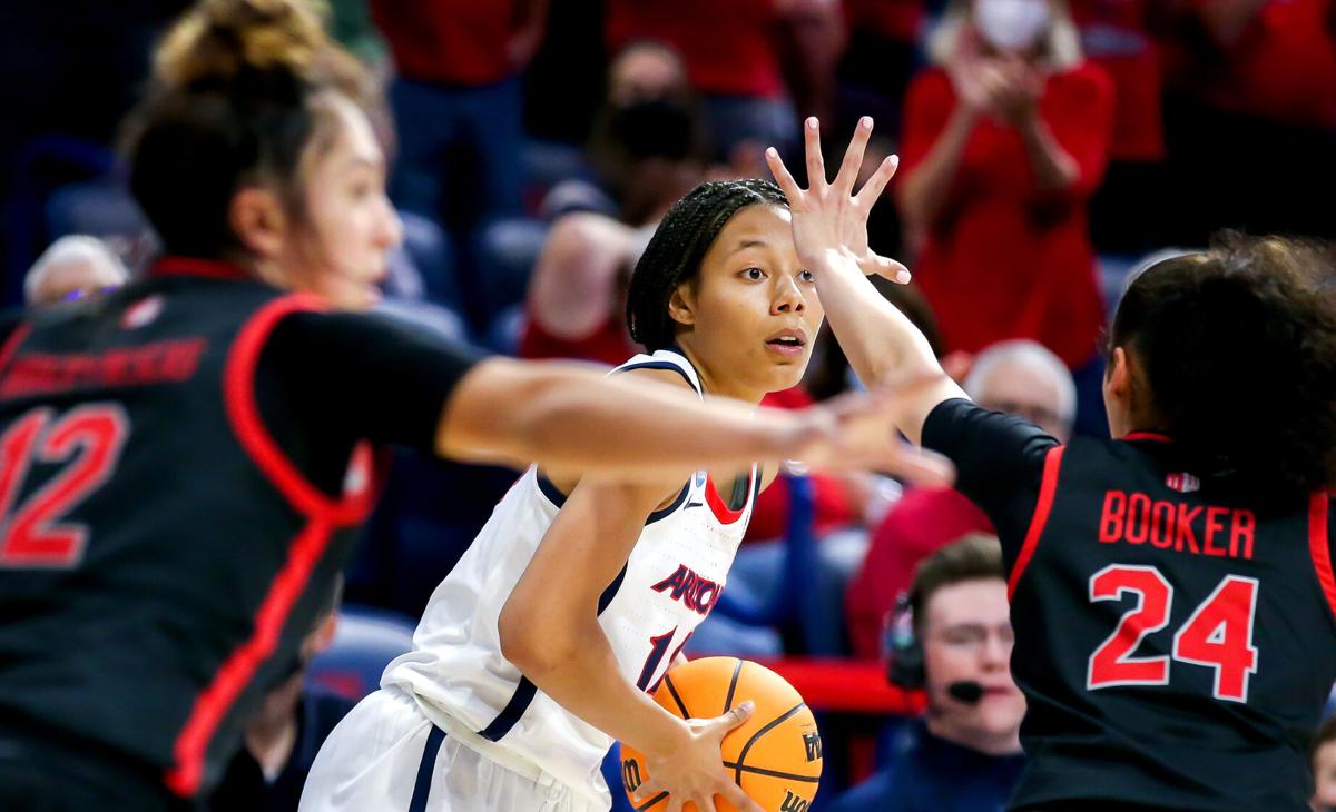 041322-tuc-spt-uawomenshoops-p1